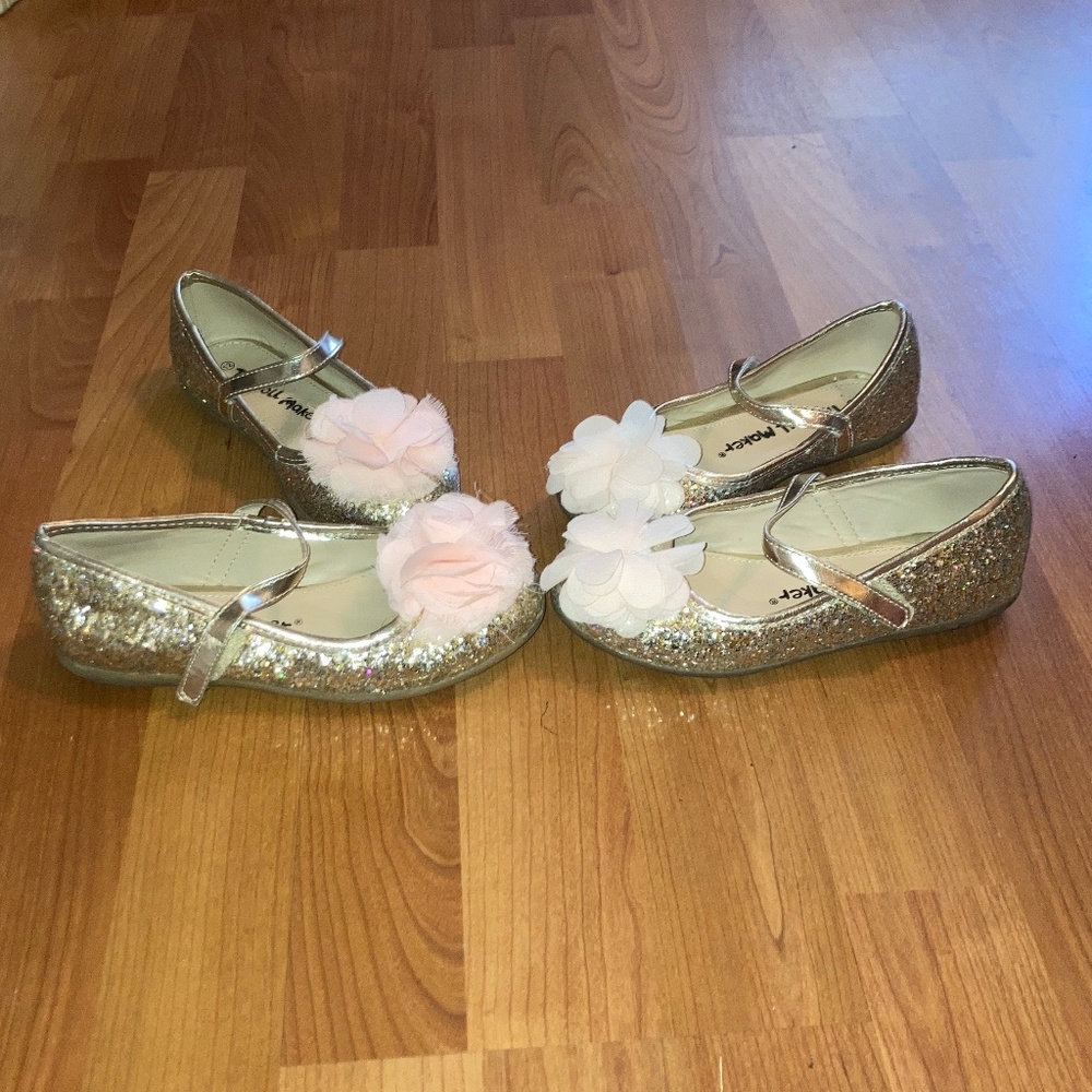 **TWIN GIRLS** matching gold shoes set. Sz 11/12